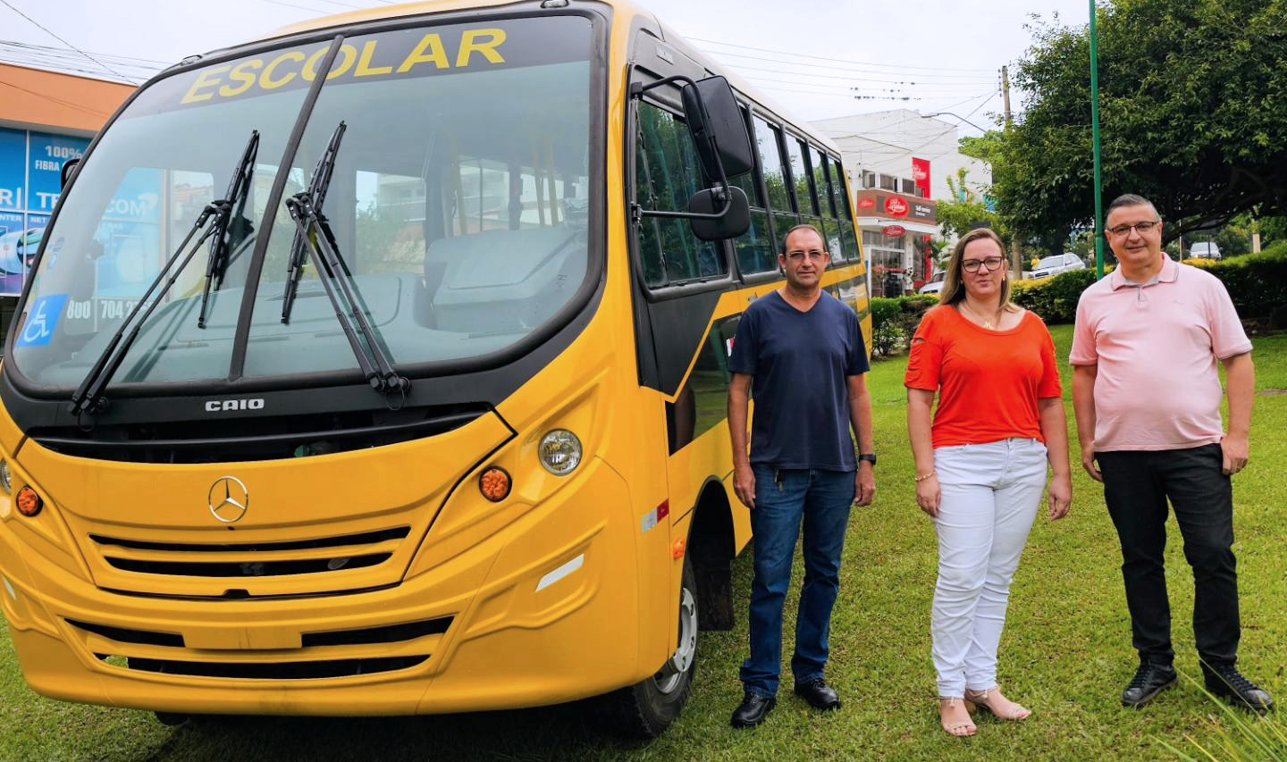 Mais Um Nibus Escolar Chega Para Refor Ar O Transporte Dos Alunos